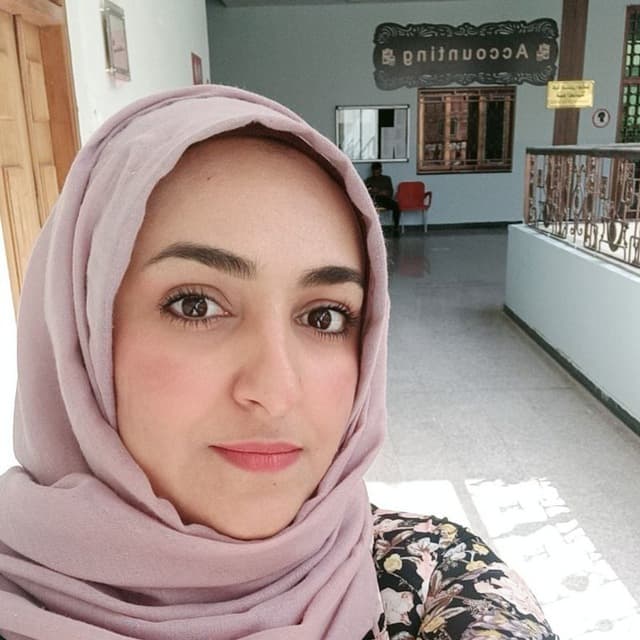 طالبة في قسم الاعلام تنجز تحقيقا صحفيا عن بورسيبا  