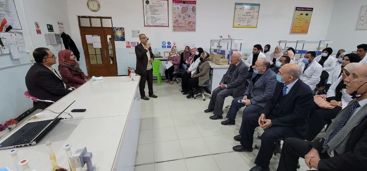 قسم تقنيات المختبرات الطبية يقيم ورشة علمية بعنون الامن والسلامة الكيمياوية في المختبرات 