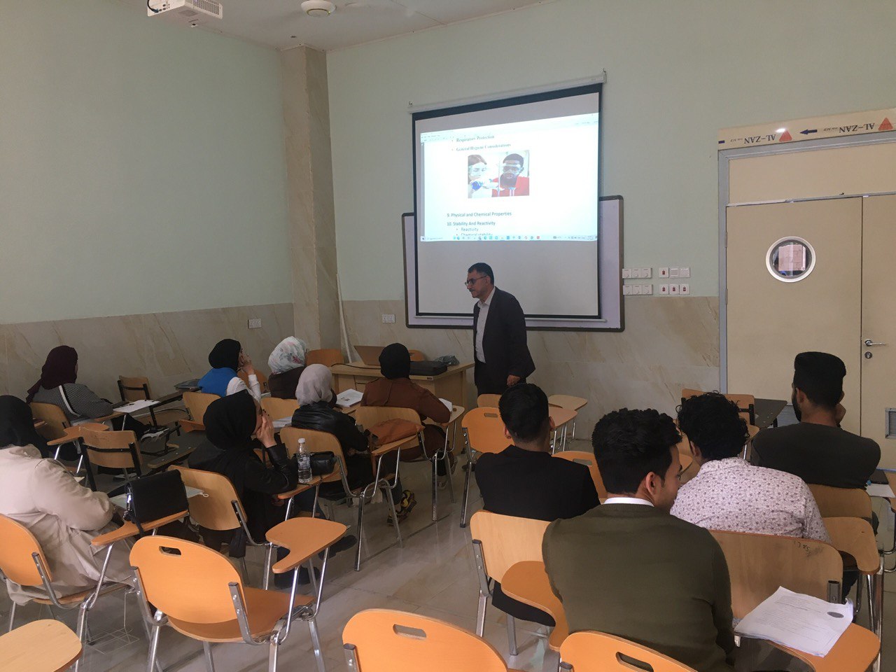 قسم تقنيات المختبرات الطبية في كلية المستقبل الجامعة يقيم ورشة تعليميه عن الأجهزة العلمية