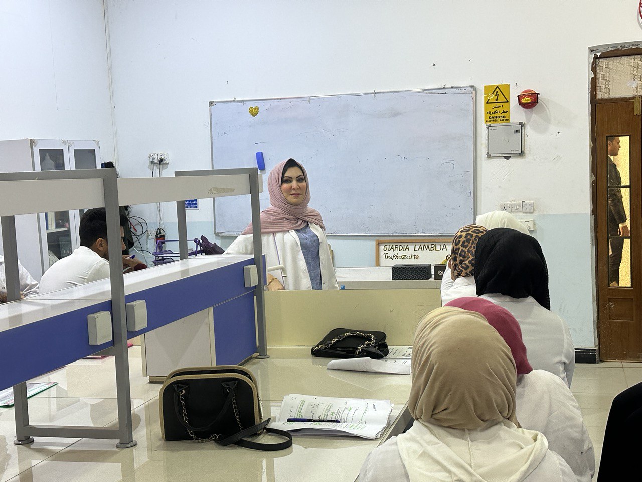 قسم تقنيات المختبرات الطبية في كلية المستقبل الجامعة يقيم ورشة تدريبية عن مرض اللشمانيا الجلدية