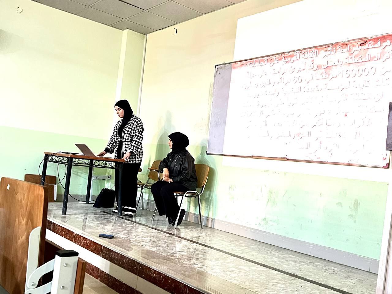 ندوة تثقيفية  بعنوان (اخلاقات المرأه أثناء العمل خارج المنزل) للتدريسية م.م انسام فاضل علي 