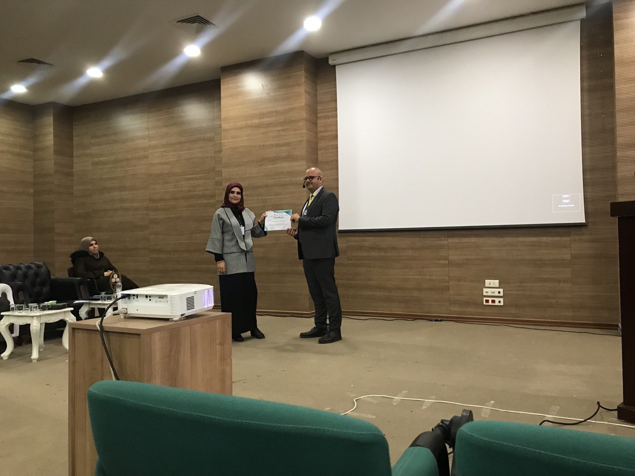 مشاركة التدريسي في قسم طب الاسنان الدكتور بسام الطريحي في مؤتمر النجف الدولي السادس لطب الاسنان