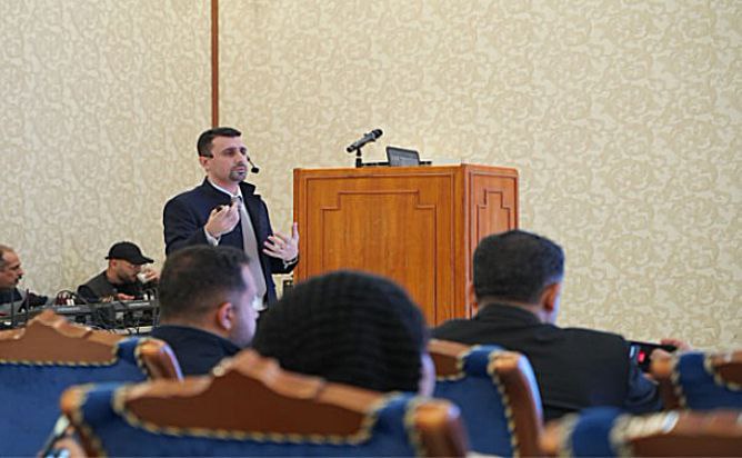 مشاركة التدريسي في قسم طب الاسنان الدكتور احمد ضياء الموسوي في الملتقى العلمي لتقويم الاسنان