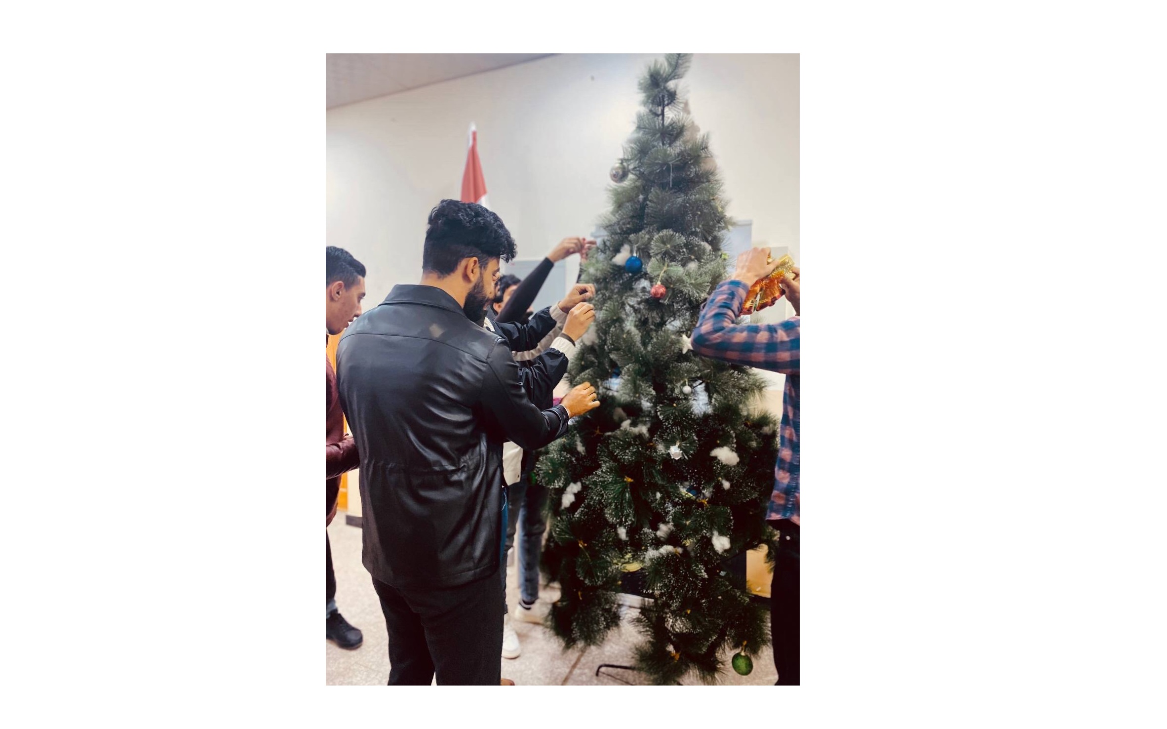 تزيين شجرة الميلاد لقسم الهندسة الكيمياوي والصناعات النفطية