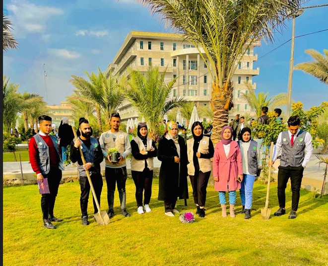 قسم تقنيات المختبرات الطبية في كلية المستقبل الجامعة ينظم حمله لزراعة انواع متعددة من الازهار والاشجار دائمه الخضار