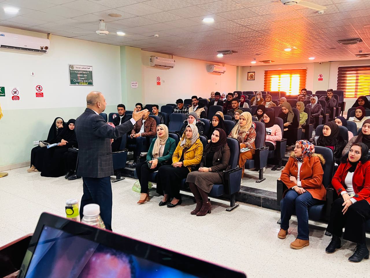 قسم تقنيات المختبرات الطبية في كلية المستقبل الجامعة يقيم ندوة بعنوان استراتيجيات برمجة الذات 