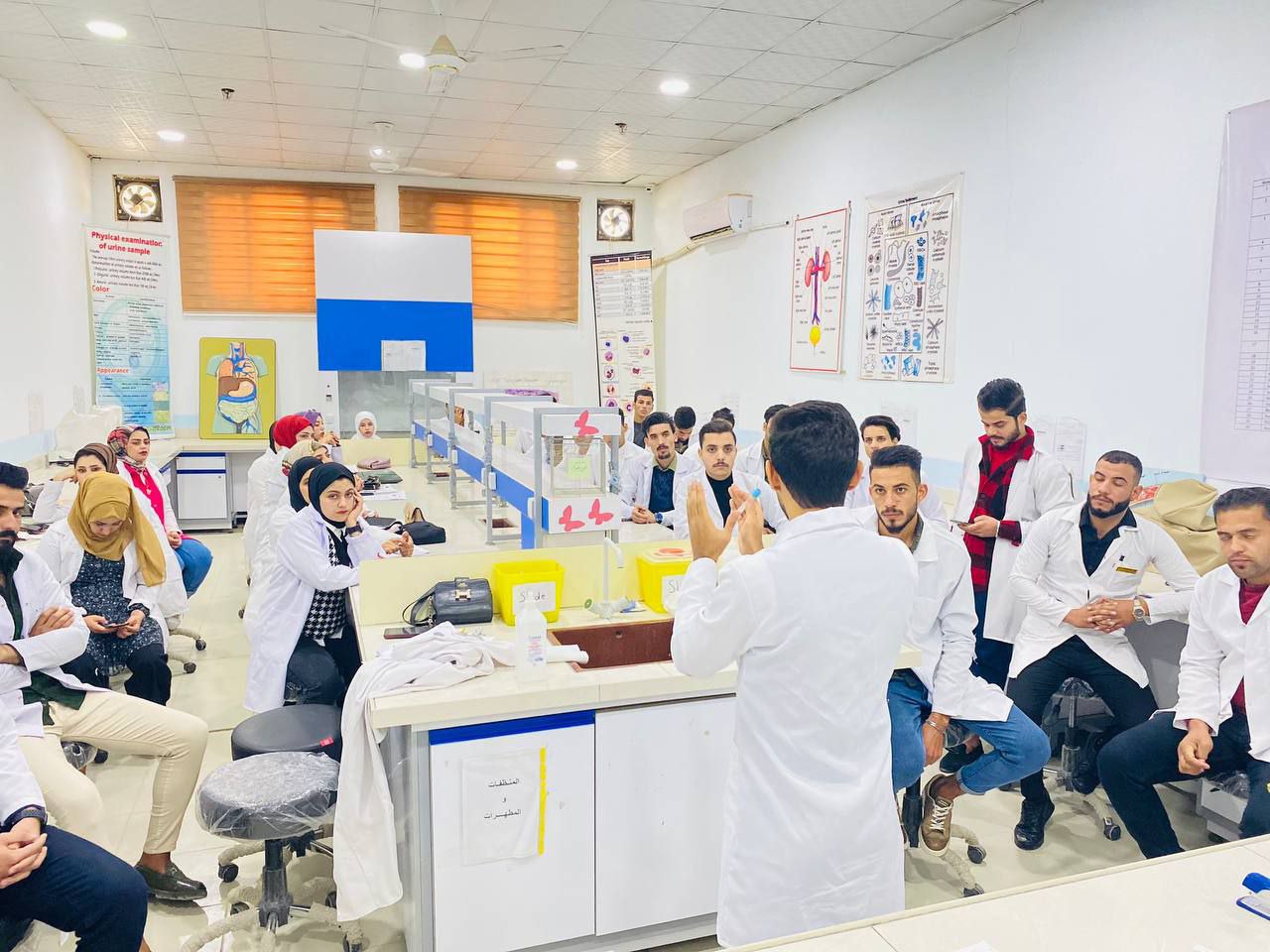 قسم تقنيات المختبرات الطبية في كلية المستقبل الجامعة يقيم ورشة تعليمية لطلبة المرحلة الثالثة وبعنوان نسبة كريات الدم الحمراءpacked cell volume 