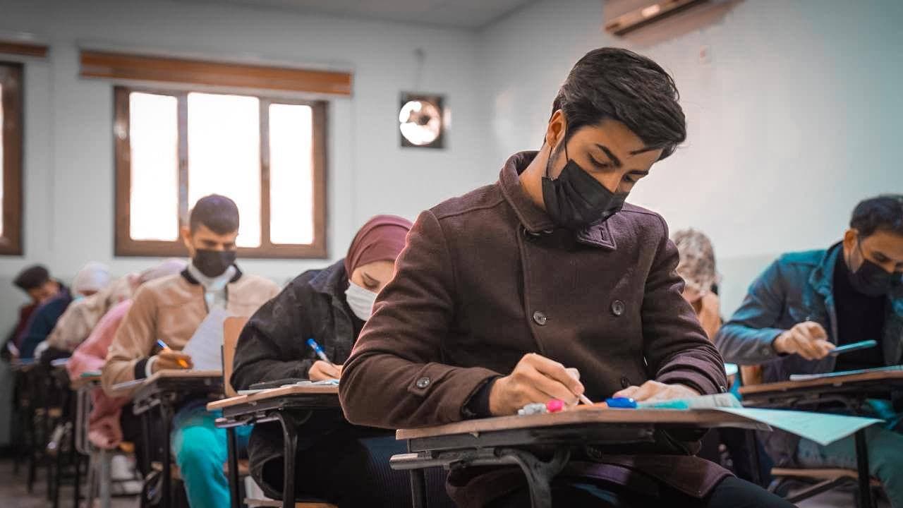 Continuation of final attendance exams for the first semester of the dental department