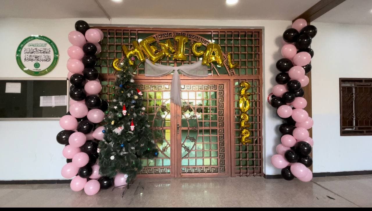 تزيين القسم بمناسبة رأس السنة الميلادية واحتفالاً بالعام الجديد 2022. 