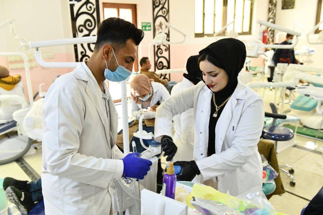 جوله داخل عيادات طب الأسنان في كلية المستقبل الجامعة 