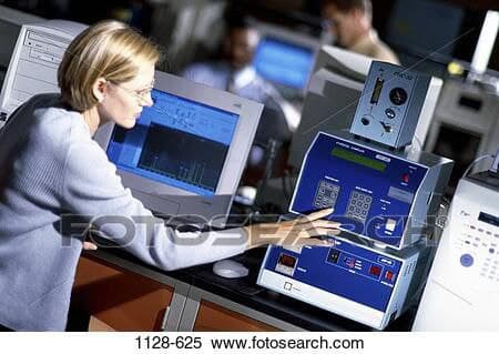 المراة وتكنولوجيا الحاسبات