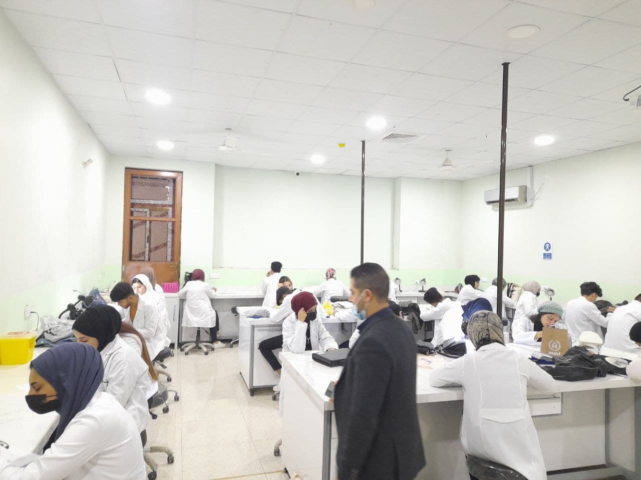 Continuation of practical lectures for first-year students in the Department of Dentistry
