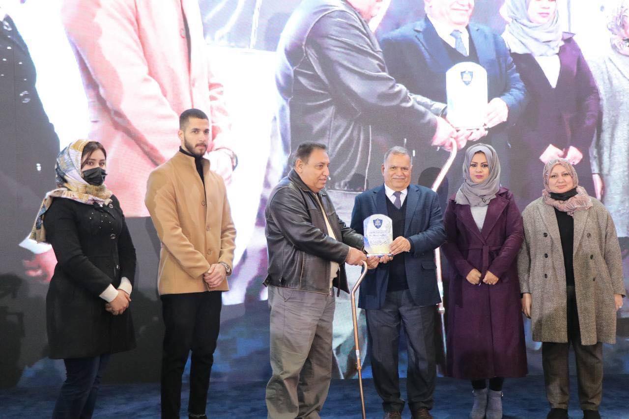 تكريم السيد الاستاذ الدكتور رئيس قسم الصيدلة