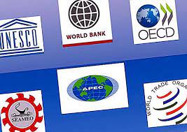 دور المنظمات الدولية والعقود الدولية في توحيد قواعد قانون التجارة الدولية