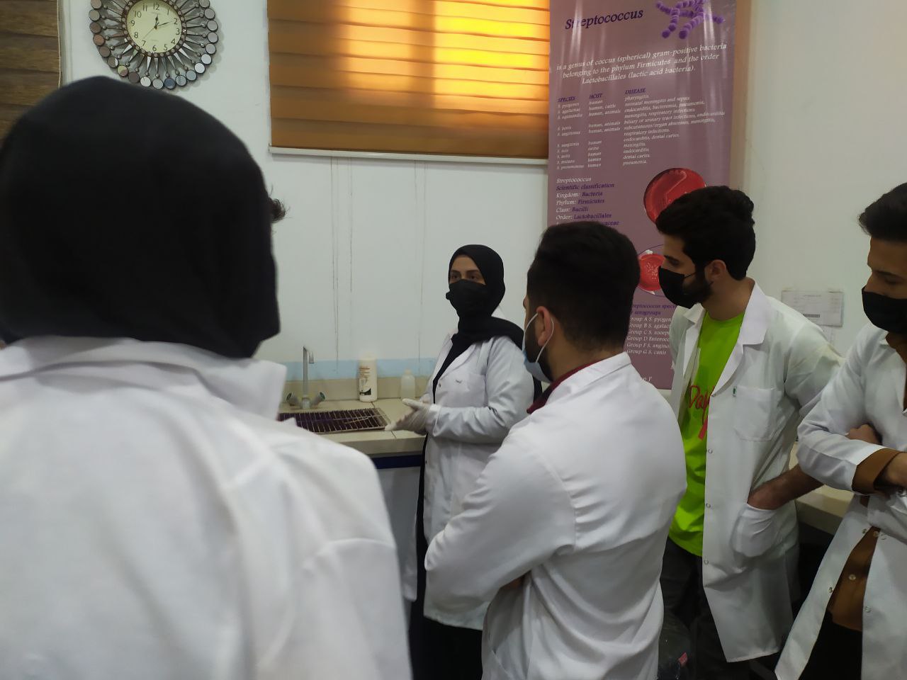 قسم تقنيات المختبرات الطبية في كلية المستقبل الجامعة يقيم ورشه تدريبه الفحص الكيميائي لتحليل الادرار