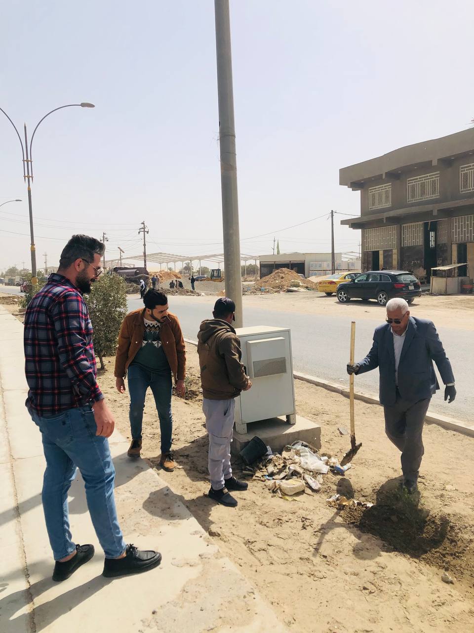 قسم ادارة الاعمال ينظم حملة لزراعة احدى الجزرات الوسطة في بابل 