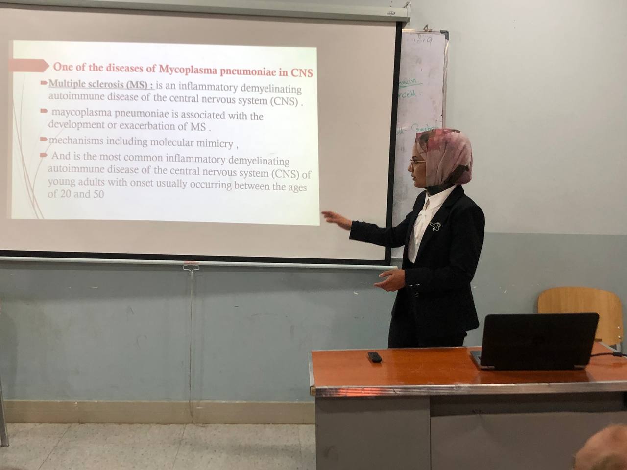 محاضرة علمية (سمنار) لطالبة من قسم تقنيات المختبرات الطبية 