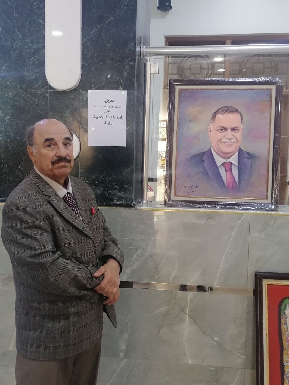 إقامة معرض رسم داخل أروقة الكلية للأستاذ الدكتور خيري عبدالله داود