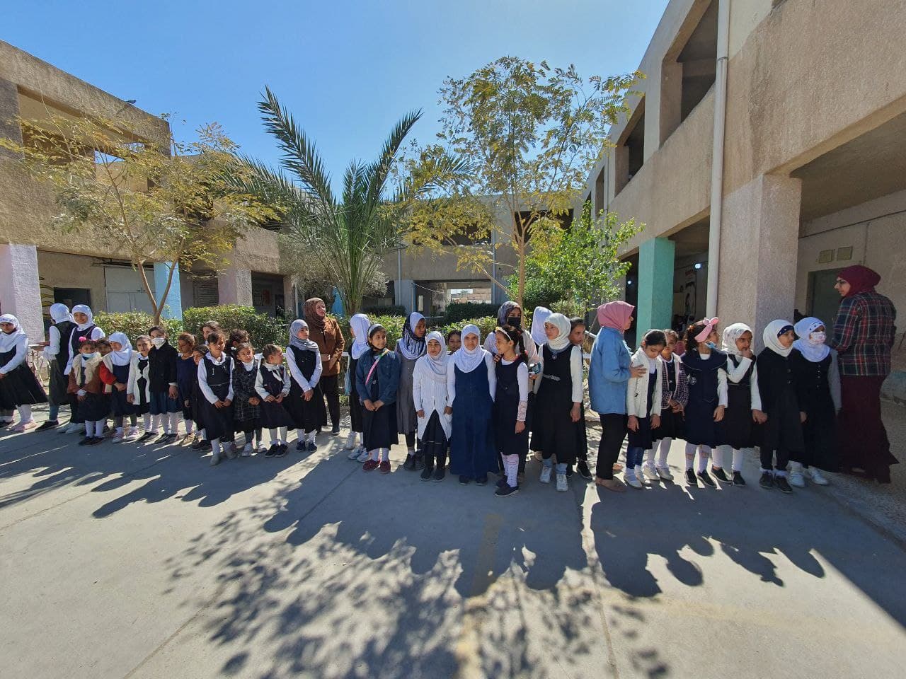 قسم  ادارة الاعمال يزور  احدى المدارس الحكومية 