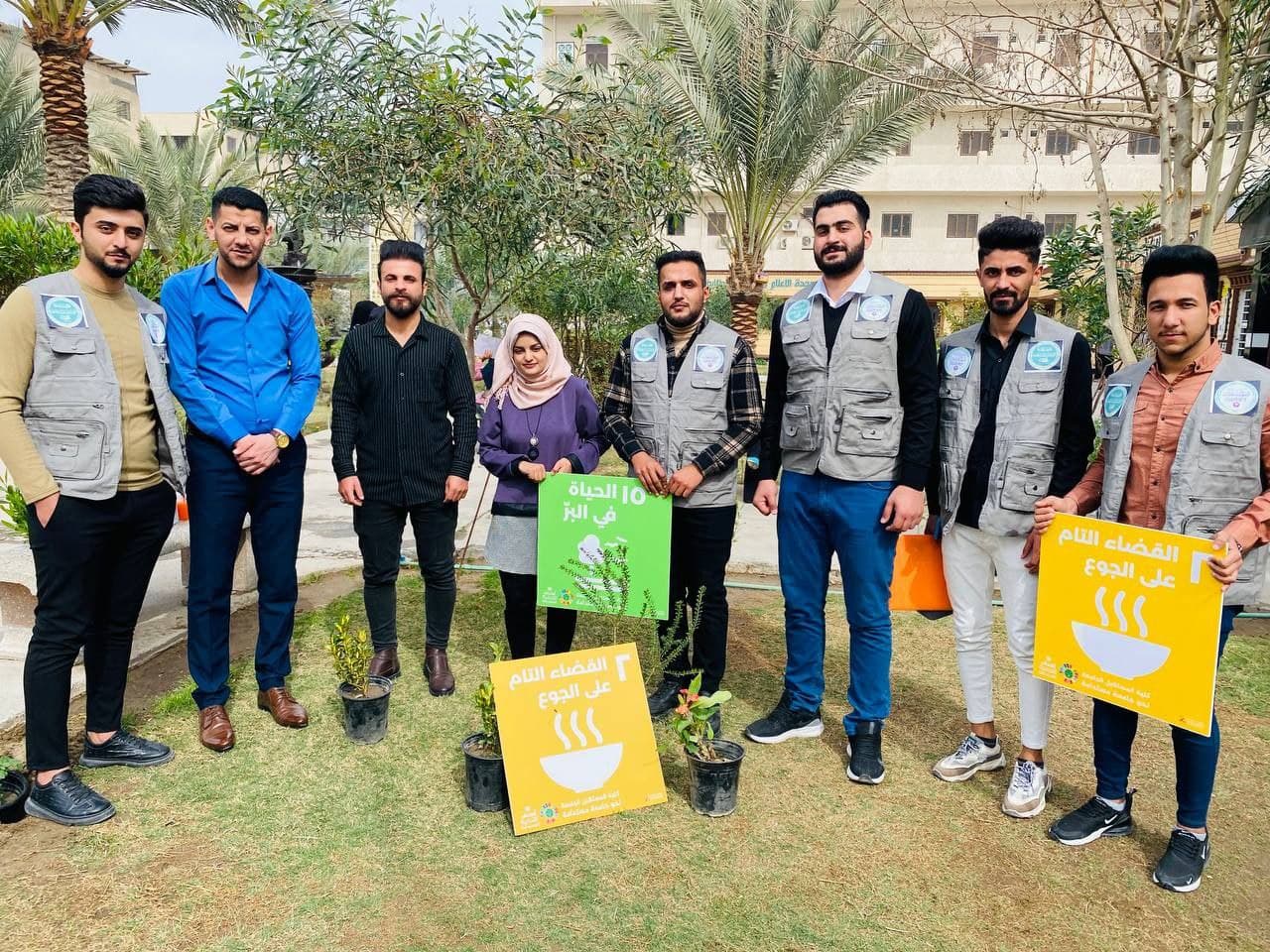 حملة غرس أشجار داخل أروقة الكلية