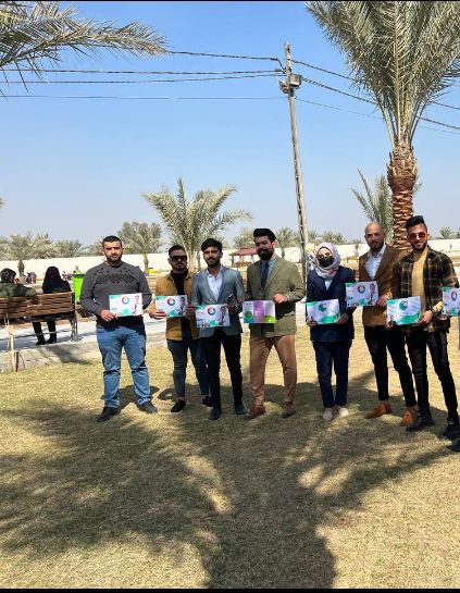 طلبه وتدريسيه من قسم ادارة الاعمال يوزعون بروشروات للهدف الثالث من التنميه المستدامه(الصحة الجيده) 