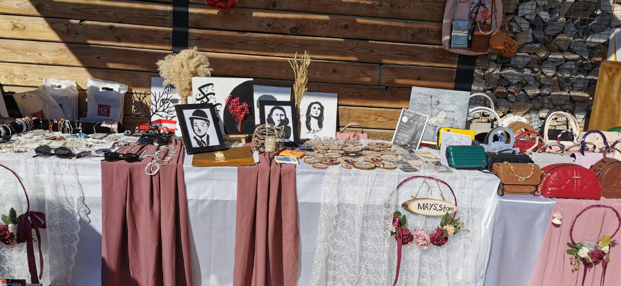 قسم تقنيات المختبرات الطبية يقيم بازار خلال مهرجان الملتقى