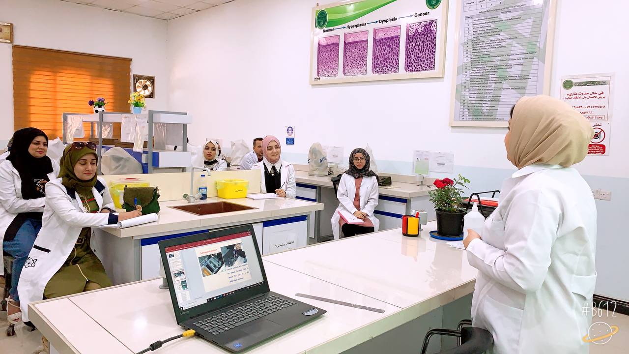 قسم تقنيات المختبرات الطبية في كلية المستقبل الجامعة يقيم ورشة تدريبية بعنوان التقطيع النسيجي