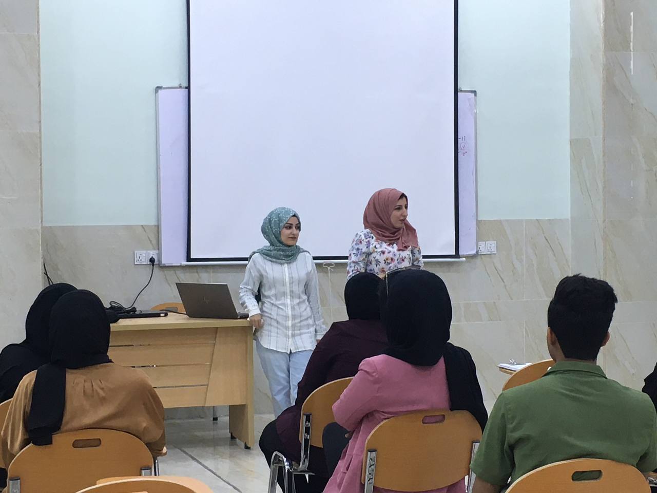 قسم تقنيات المختبرات الطبية يقيم ورشه تعليميه بعنوان معالجة مشاكل الامتحانات الالكترونية لطلبة المرحلة الاولى