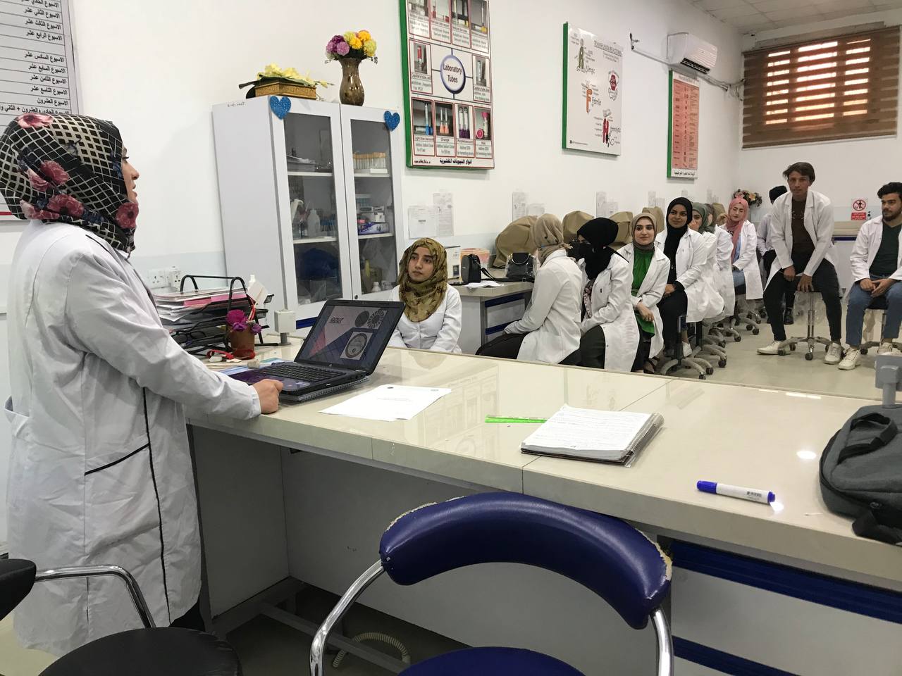 قسم تقنيات المختبرات الطبية يقيم ورشه تعليميه عن مرض النقرس لطلاب المرحله الثانيه