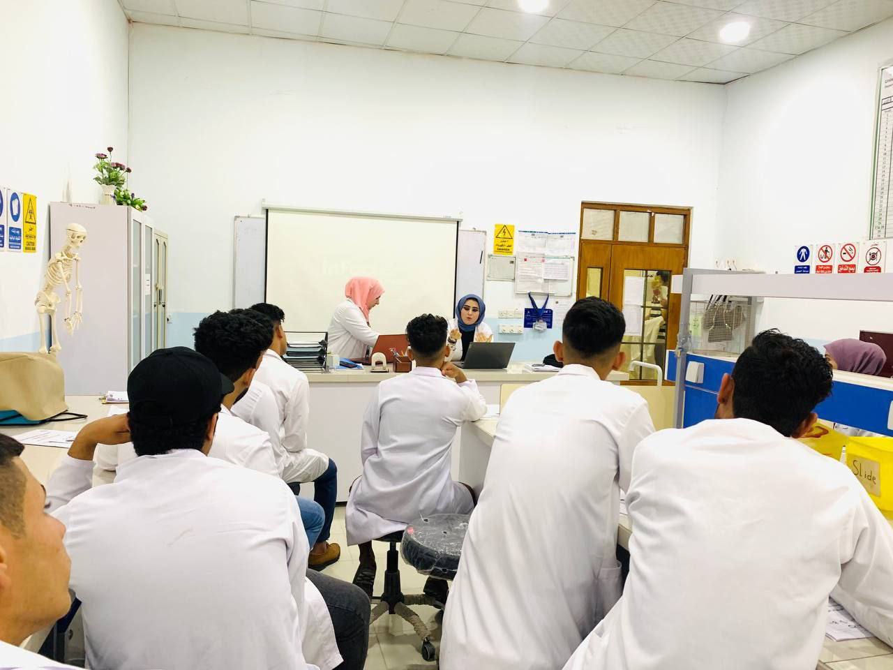 قسم تقنيات المختبرات الطبية في كلية المستقبل الجامعة يقيم ورشة تخص فايروسات الكبد