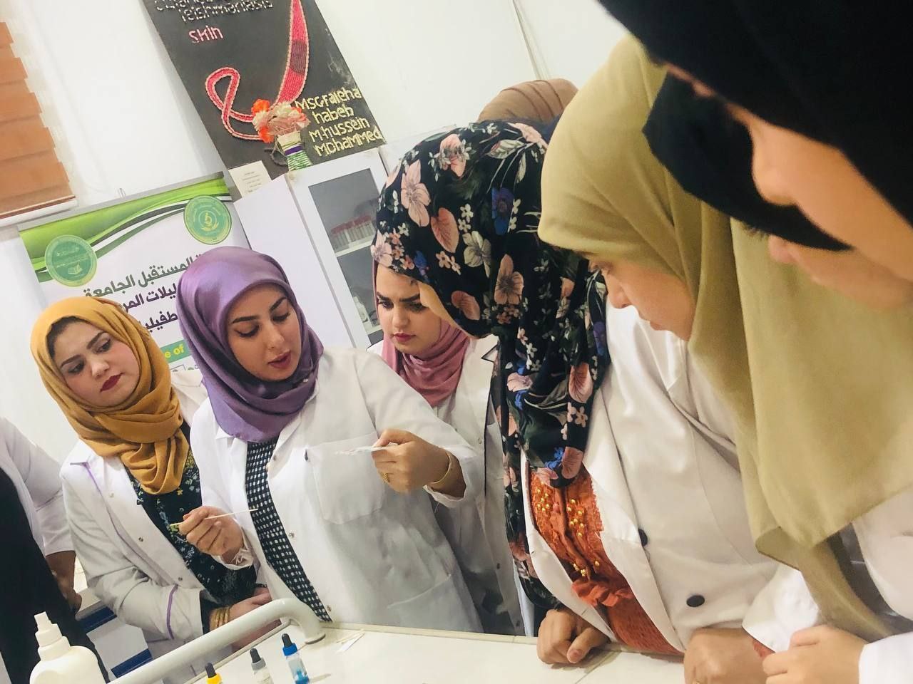 قسم تقنيات المختبرات الطبية في كلية المستقبل الجامعة يقيم ورشة تدريبية بعنوان فصائل الدم BLOOD GROUP