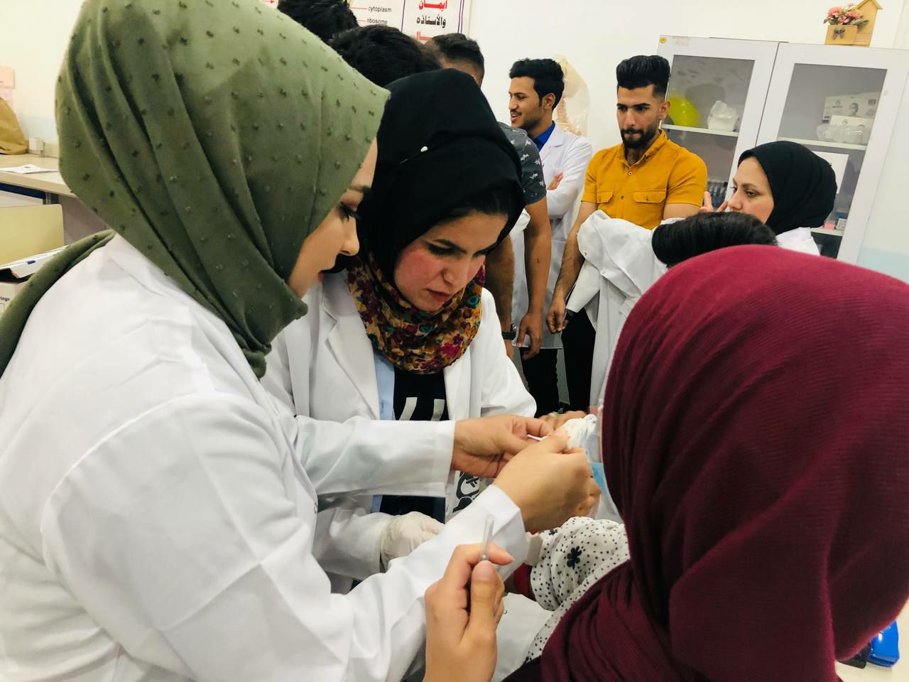 قسم تقنيات المختبرات الطبية يقيم ورشة تدريبية بعنوان كيفية تعليم سحب الدم