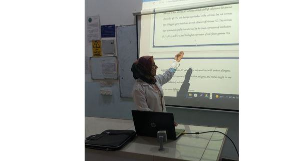 قسم تقنيات المختبرات الطبية في كلية المستقبل الجامعة يقيم ورشة مرض الاكزيما وكيفية الوقاية منها