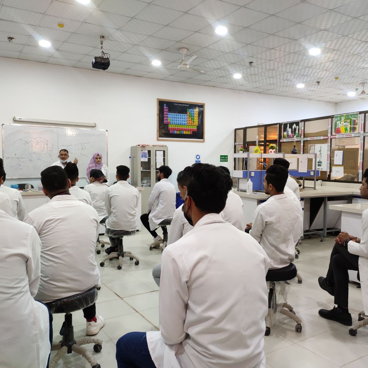 قسم تقنيات المختبرات الطبية في كلية المستقبل الجامعة يقيم ورشة تدريبية عن الزجاج المختبري