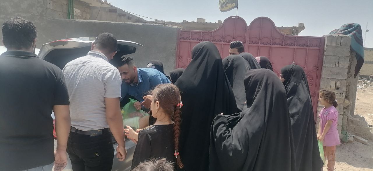 حملة لتوزيع السلات الغذائية على العوائل المتعففة في مدينة الحلة