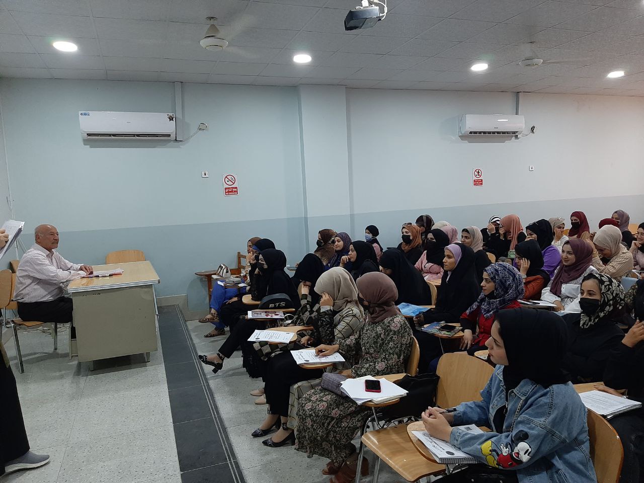 قسم تقنيات المختبرات الطبية في كلية المستقبل الجامعة يقيم ندوه بعنوان الأهمية العامة للفطريات لطلاب المرحلة الثانية