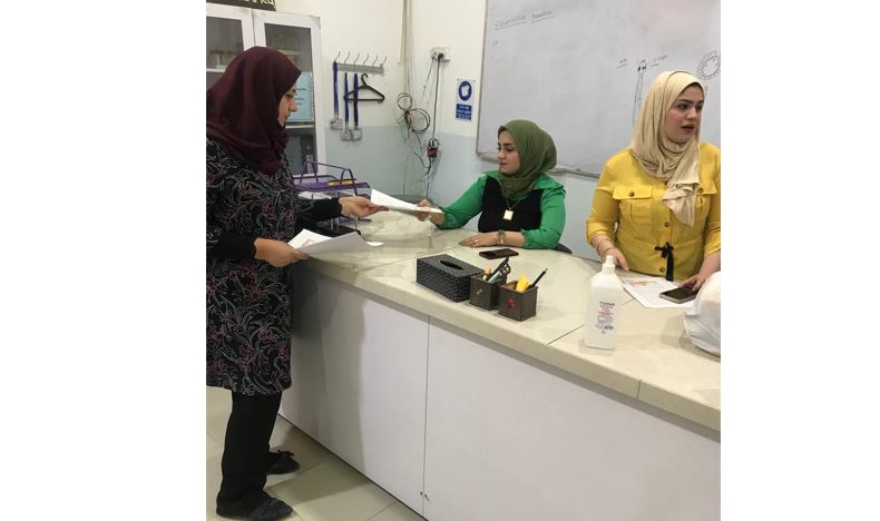 قسم تقنيات المختبرات الطبية في كلية المستقبل الجامعة يقيم توزيع بروشورات تعليميه عن اخطاء سحب الدم ومخاطرها على الصحه 