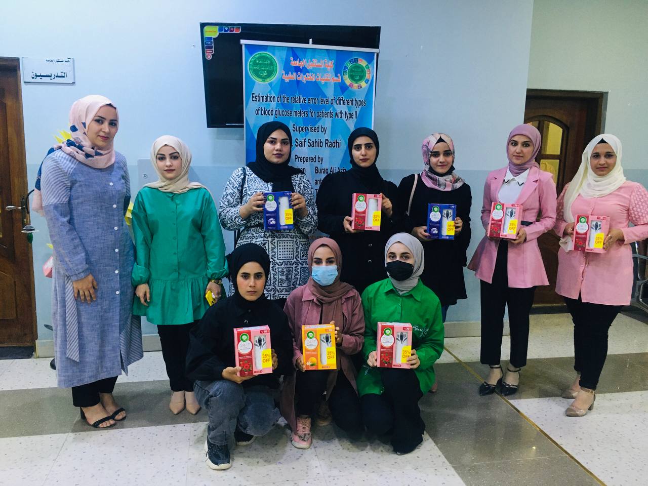 قسم تقنيات المختبرات الطبية في كلية المستقبل الجامعة يقيم حملة توزيع اجهزة معطرات جو