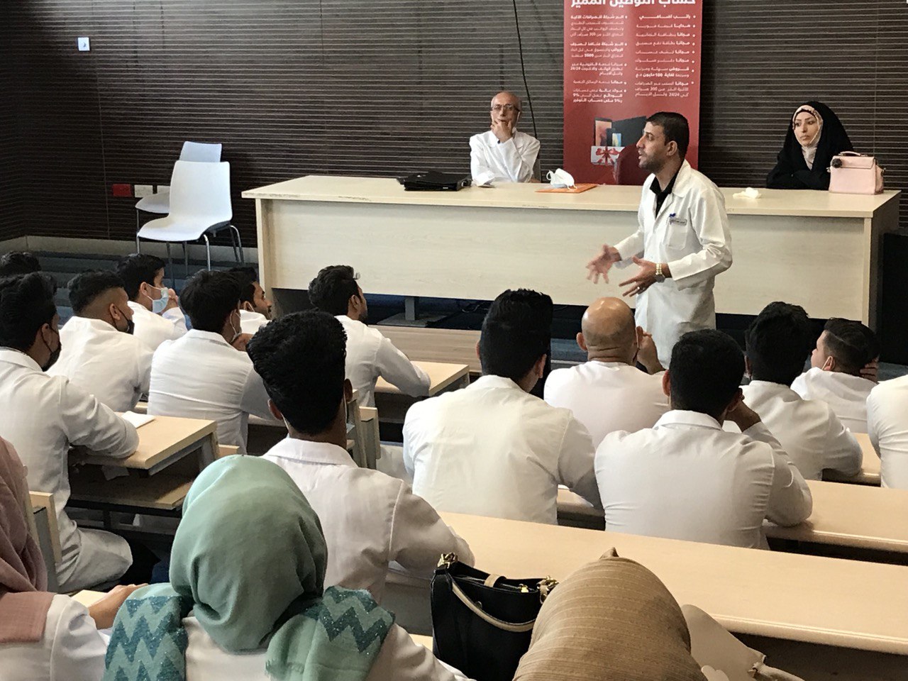 حلقة نقاشية حول العناية التمريضية بالجلطة القلبية