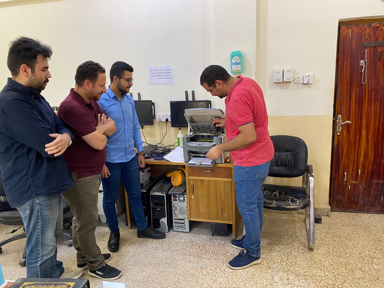 اساتذة كلية المستقبل يواصلون متابعتهم لطلبة قسم هندسة تقنيات الحاسوب اثناء تدريبهم الصيفي في المؤسسات الحكومية