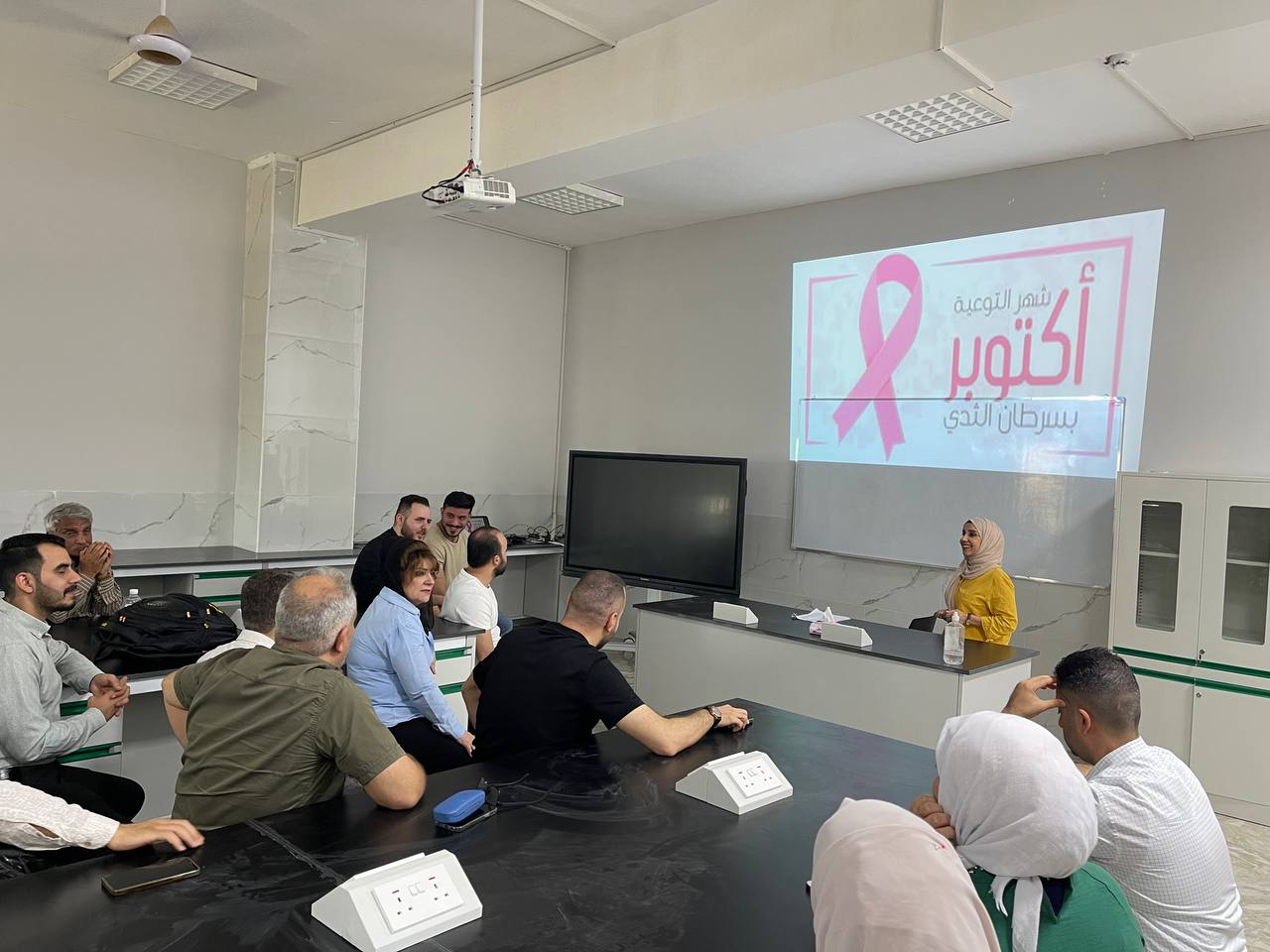 أقامة محاضرة علمية في كلية طب الاسنان بعنوان ((سرطان الثدي)