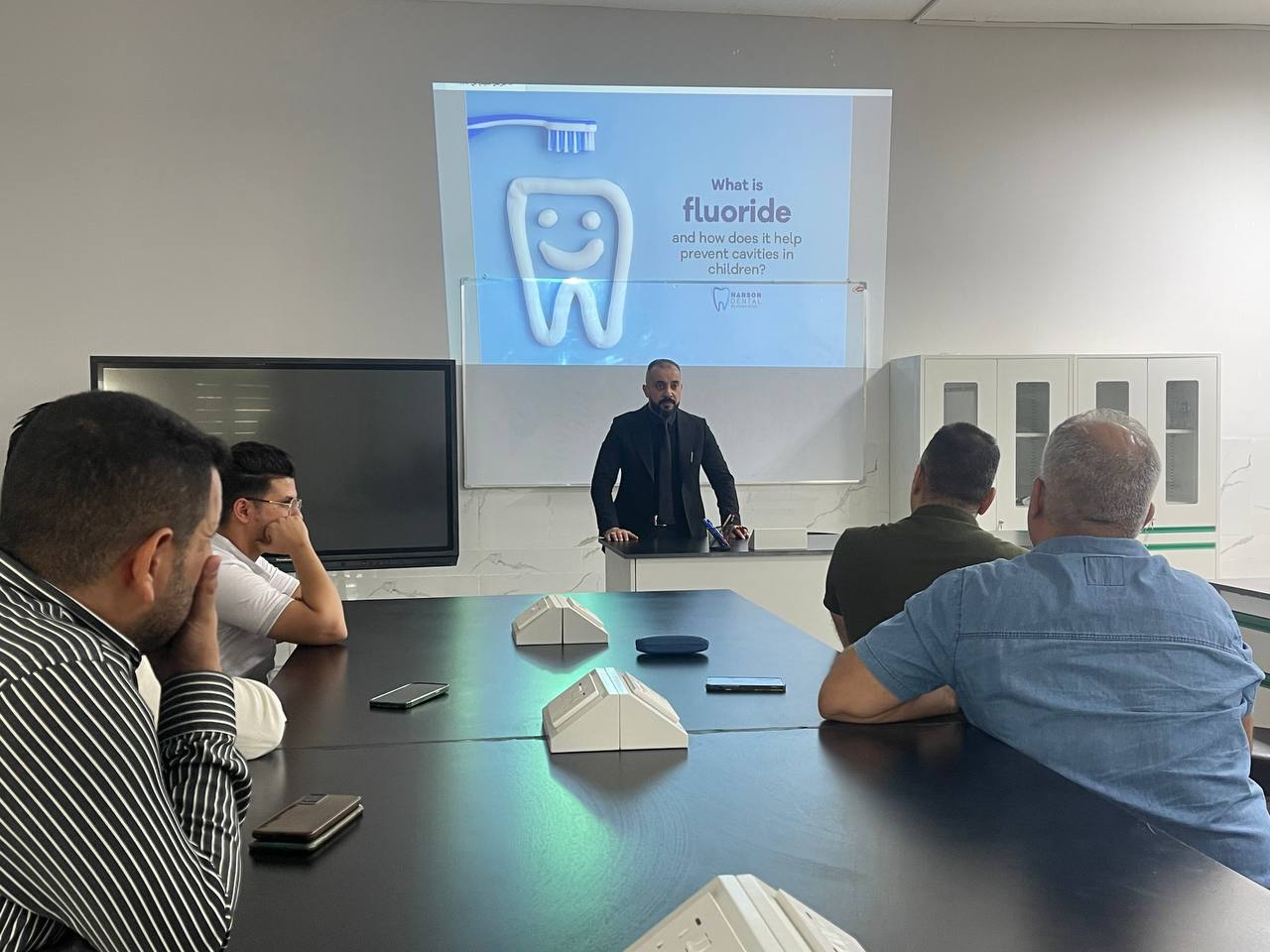 كلية طب الاسنان تقيم ندوة علمية عن مادة الفلورايد وانواعها وكيفيه تعاطيها ومخاطر ارتفاع النسبة