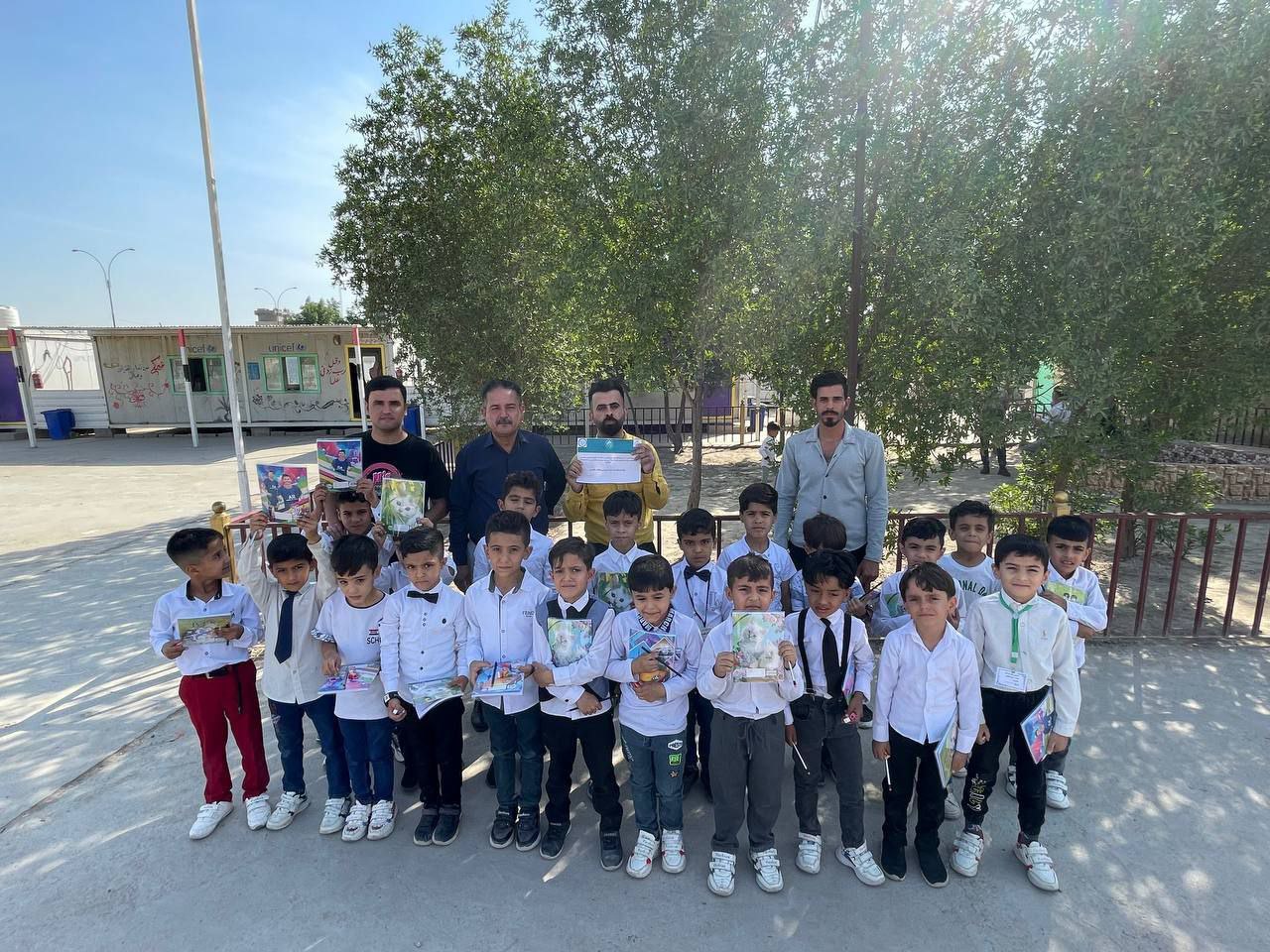 تدريسيين وطلاب ينظمون زيارة ميدانية لمدرسة الامام الباقر 