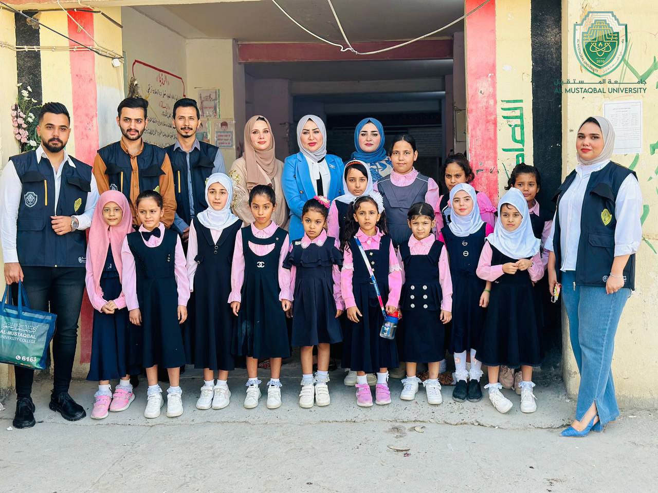   قسم تقنيات الاشعة ينظم حملة لتوزيع القرطاسية في بعض مدارس المحافظة لتشجيع الطلاب على الدراسة وحب التعلم 