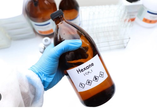 مقالة المهندسة فاطمة عدي علي مجدي بعنوان " الهكسان مصادره و استخداماته"