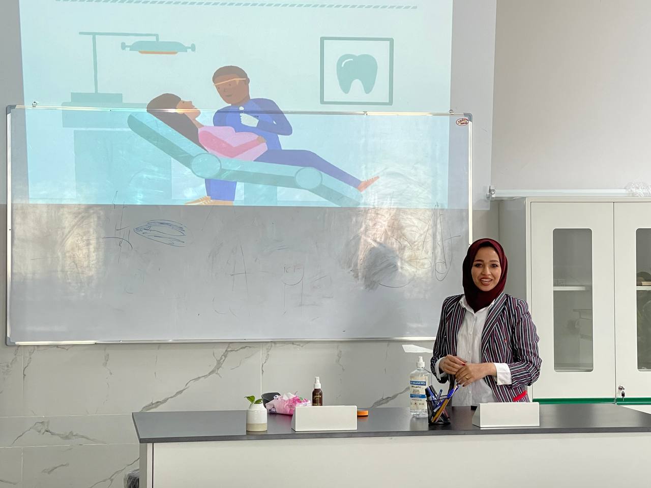 كلية طب الأسنان تقيم ورشة علمية بعنوان العنايه بصحة الاسنان خلال فترة الحمل