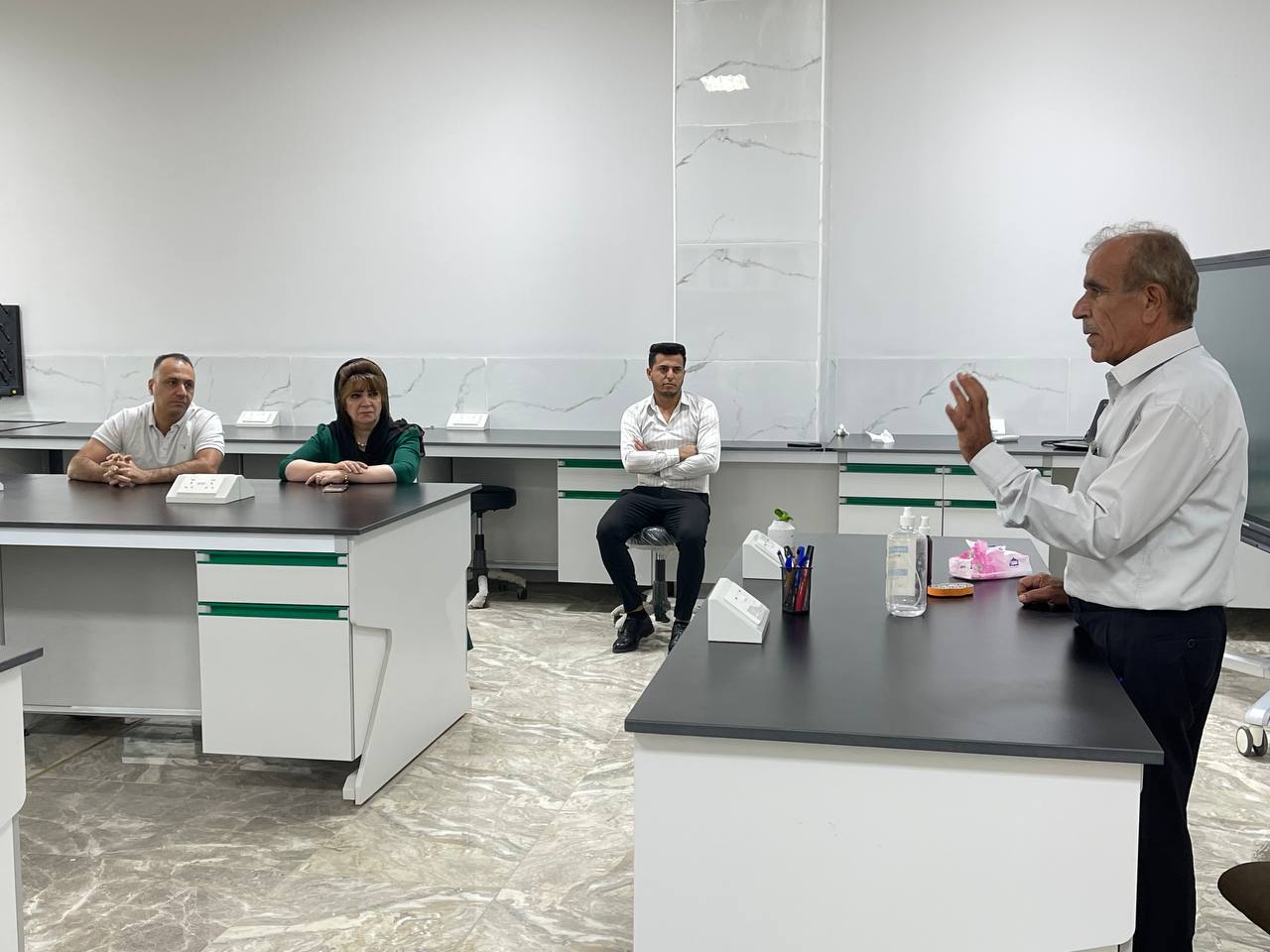 كلية طب الأسنان تقيم ورشة علمية حول ضغط الدم 