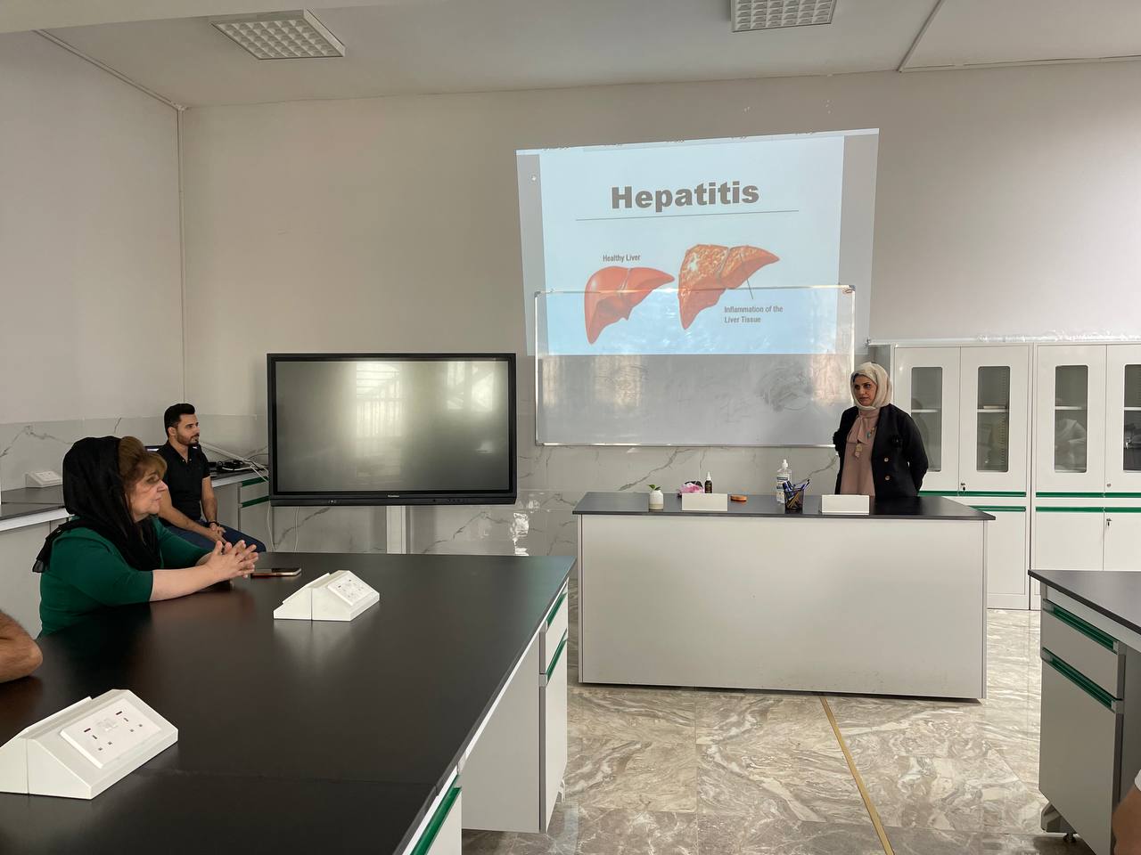 كلية طب الأسنان تقيم ورشة علمية حول التوعية عن التهاب الكبد الفيروسي