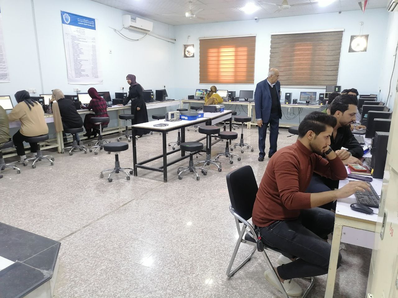 *تفقد مسؤول المختبرات 