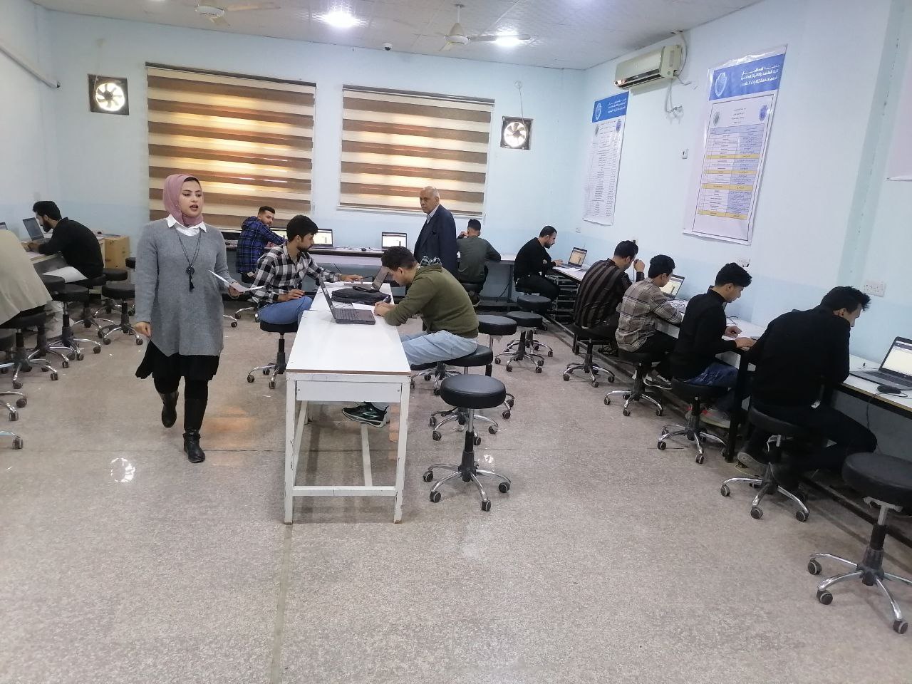 تفقد مسؤل المختبرات 